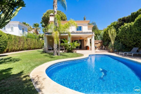 Villa Alpetona - Private Pool, Garden & Beach